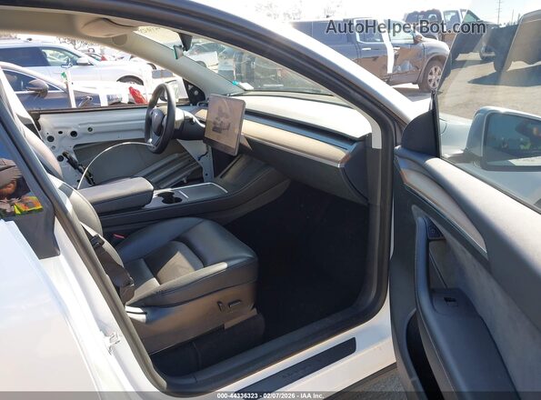 7SAYGDEE0PF632473 2023 TESLA MODEL Y White Front interior view