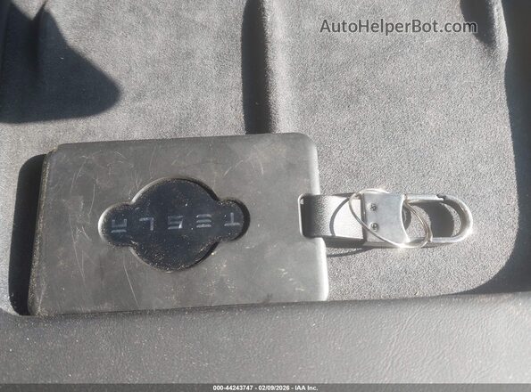 7SAYGDEE0SA348668 2025 TESLA MODEL Y White Widok deski rozdzielczej