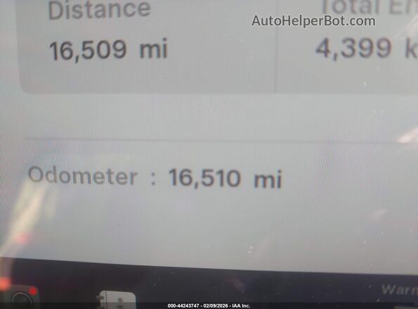 7SAYGDEE0SA348668 2025 TESLA MODEL Y White 
