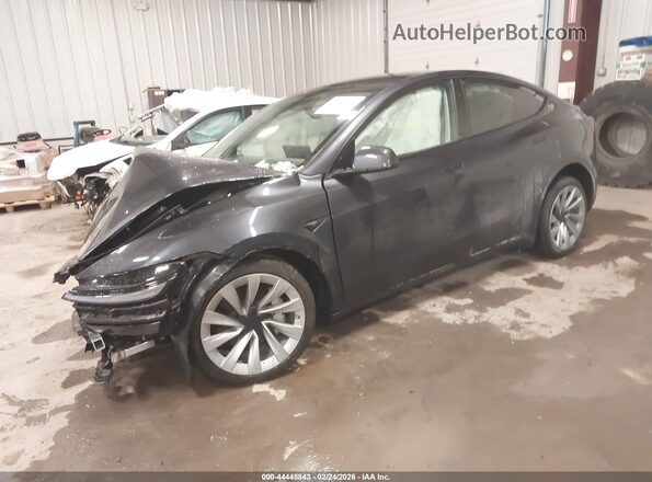 7SAYGDEE0TA498314 2026 TESLA MODEL Y Gray Vista tres cuartos delantera izquierda