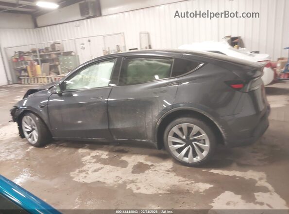 7SAYGDEE0TA498314 2026 TESLA MODEL Y Gray Vista interior trasera