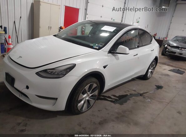 7SAYGDEE1NF357371 2022 TESLA MODEL Y White Առջևի ձախ երեք քառորդ տեսարան
