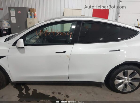 7SAYGDEE1NF357371 2022 TESLA MODEL Y White Սալոնի հետևի տեսք