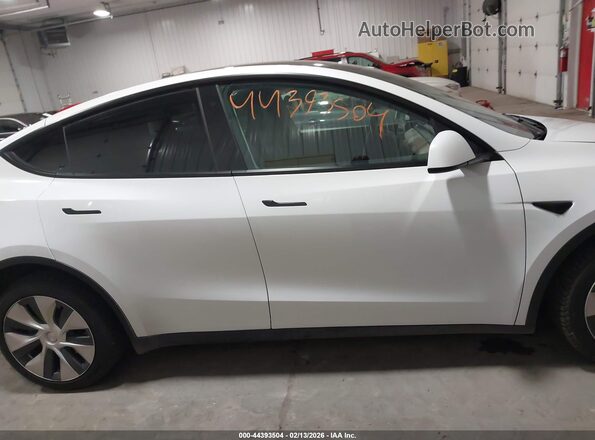 7SAYGDEE1NF357371 2022 TESLA MODEL Y White Սարքավորումների վահանակի տեսք