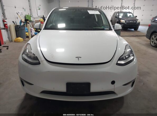 7SAYGDEE1NF357371 2022 TESLA MODEL Y White Առջևի վահանակի տեսք