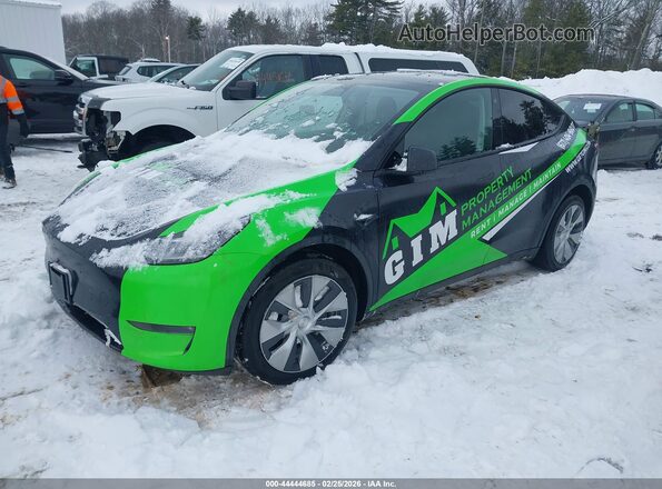 7SAYGDEE1PF609994 2023 TESLA MODEL Y Green წინა მარცხენა ხედი სამი მეოთხედიდან