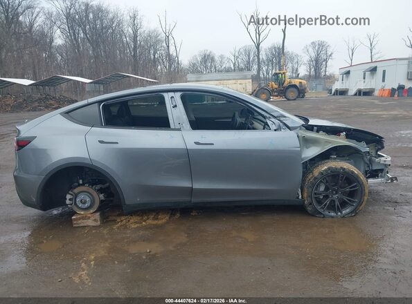 7SAYGDEE1RF199748 2024 TESLA MODEL Y Silver 