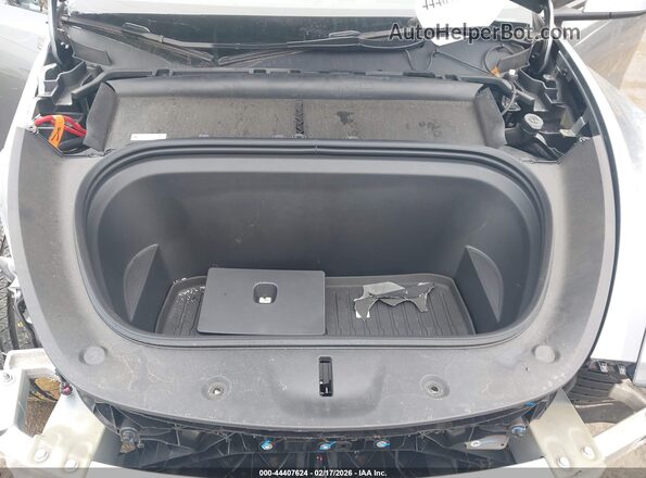7SAYGDEE1RF199748 2024 TESLA MODEL Y Silver 
