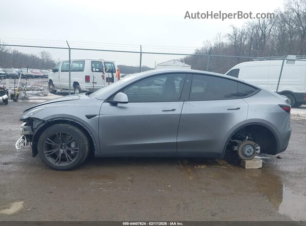 7SAYGDEE1RF199748 2024 TESLA MODEL Y Silver 