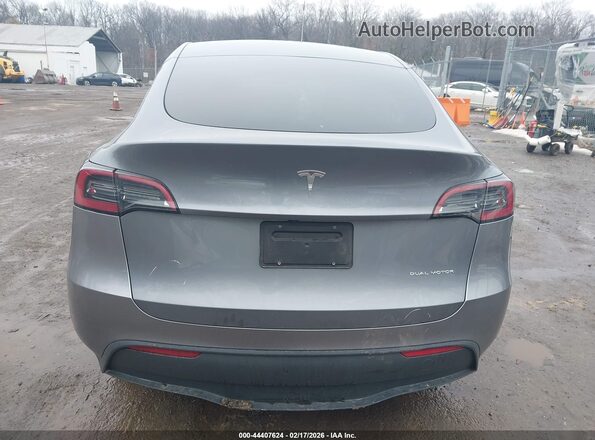 7SAYGDEE1RF199748 2024 TESLA MODEL Y Silver 