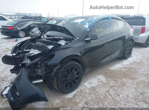 7SAYGDEE1RF204639 2024 TESLA MODEL Y Черный Передняя левая четверть