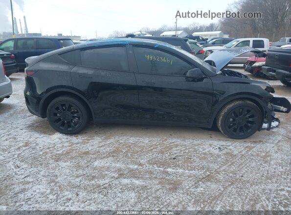 7SAYGDEE1RF204639 2024 TESLA MODEL Y Черный Панорамный вид салона 360°