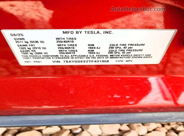 7SAYGDEE2TF431958 2026 TESLA MODEL Красный Вид наклейки с VIN-кодом