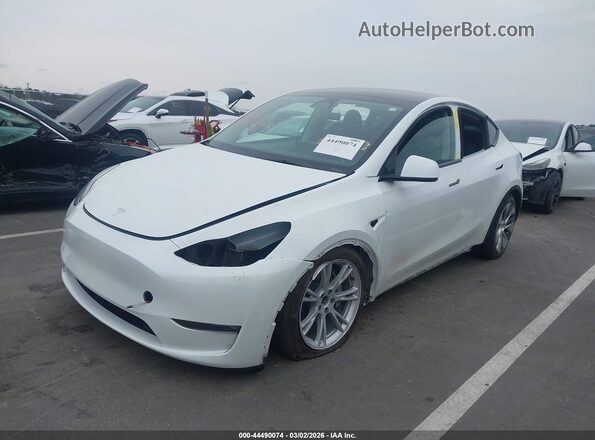 7SAYGDEE3PF687399 2023 TESLA MODEL Y White Front left