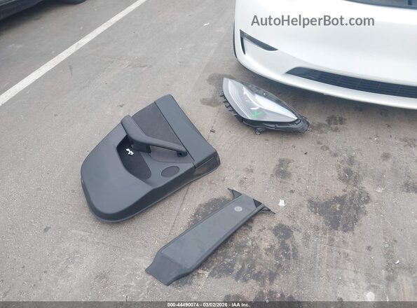 7SAYGDEE3PF687399 2023 TESLA MODEL Y White Instrument cluster view