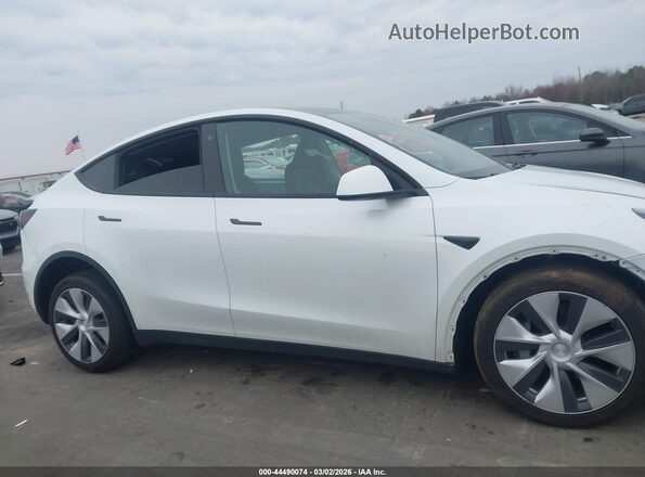 7SAYGDEE3PF687399 2023 TESLA MODEL Y White 360 interior view