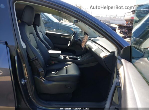 7SAYGDEE3PF866008 2023 TESLA MODEL Y Gray Սալոնի դիմացի տեսք