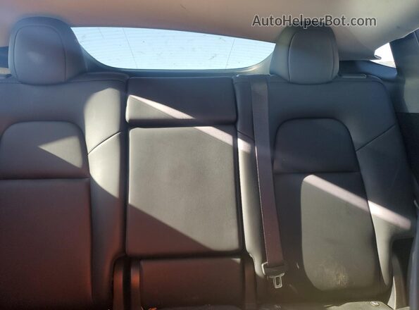 7SAYGDEE3RF031934 2024 TESLA MODEL Gray Widok tylnych siedzeń