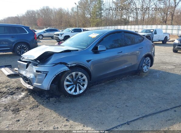 7SAYGDEE3TA409383 2026 TESLA MODEL Y Gray Առջևի ձախ երեք քառորդ տեսարան