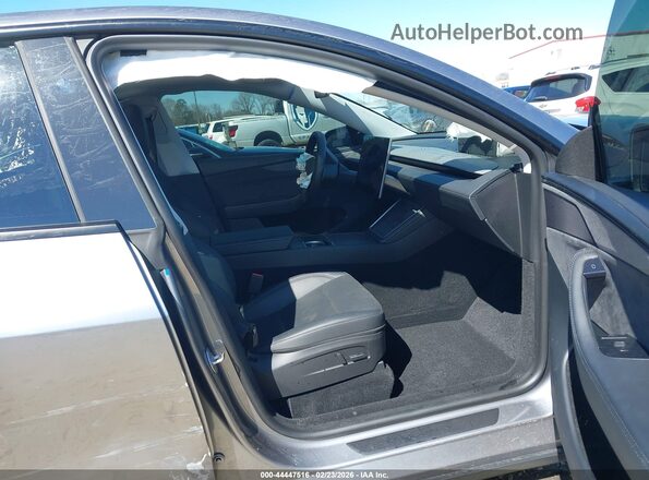 7SAYGDEE3TA409383 2026 TESLA MODEL Y Gray Սալոնի դիմացի տեսք