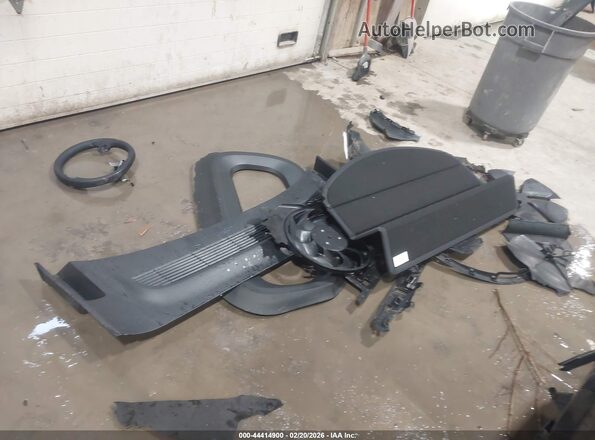 7SAYGDEE3TF437249 2026 TESLA MODEL Y Gray Vista del salpicadero