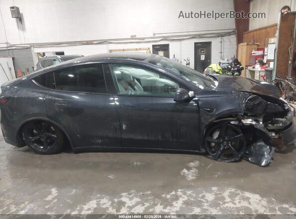 7SAYGDEE3TF437249 2026 TESLA MODEL Y Gray Vista interior trasera