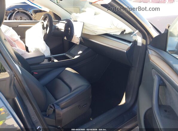 7SAYGDEE4PA161053 2023 TESLA MODEL Y Серый Вид салона спереди