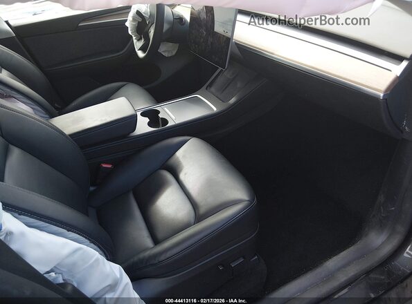 7SAYGDEE4RF064294 2024 TESLA MODEL Y Gray Вид салону спереду