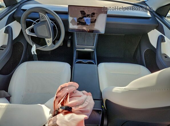 7SAYGDEE5TA478950 2026 TESLA MODEL White წინა პანელის ხედი