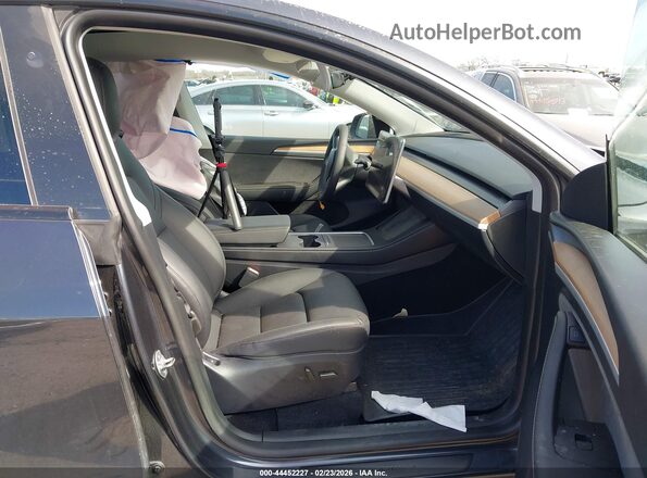 7SAYGDEE6RA305317 2024 TESLA MODEL Y Black Սալոնի դիմացի տեսք