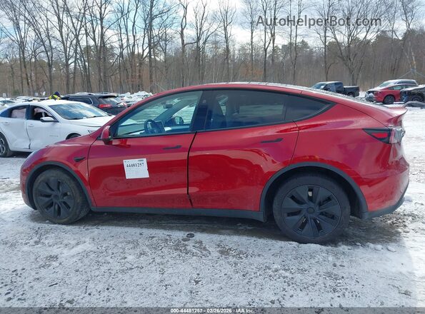 7SAYGDEE6SF302295 2025 TESLA MODEL Y Red Widok wnętrza z tyłu