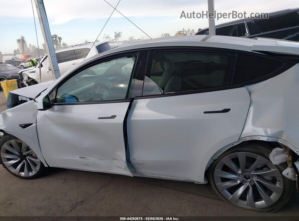7SAYGDEE7TF516004 2026 TESLA MODEL Y White Սալոնի հետևի տեսք