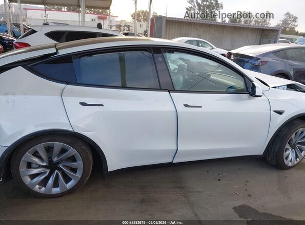 7SAYGDEE7TF516004 2026 TESLA MODEL Y White Սարքավորումների վահանակի տեսք