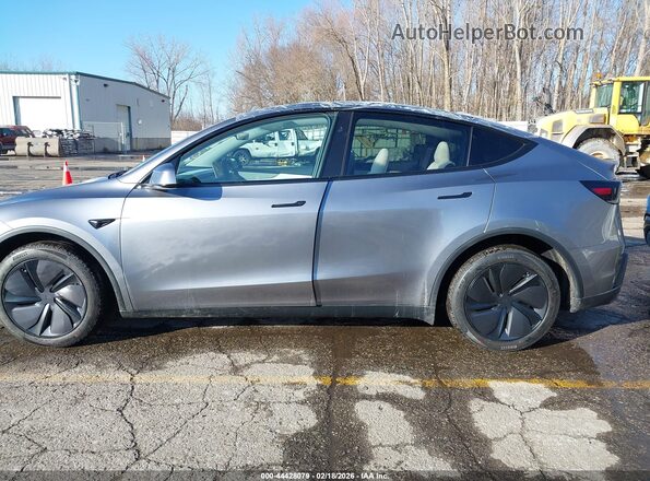7SAYGDEE7TF567082 2026 TESLA MODEL Y Gray 360 interior view