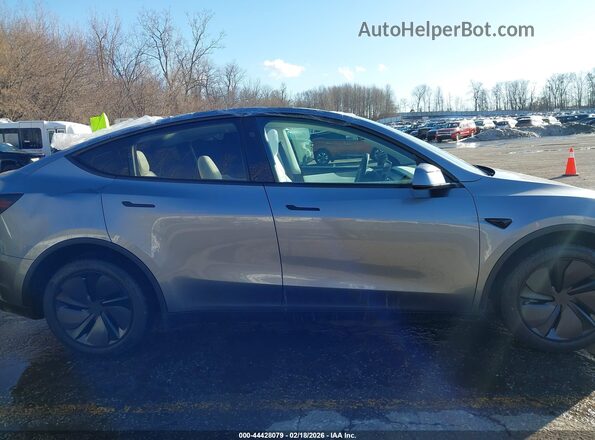 7SAYGDEE7TF567082 2026 TESLA MODEL Y Gray Rear interior view