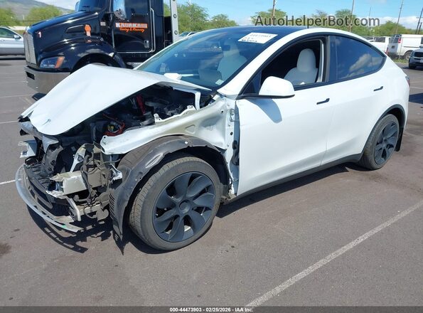 7SAYGDEE9PF685169 2023 TESLA MODEL Y White Передня ліва чверть