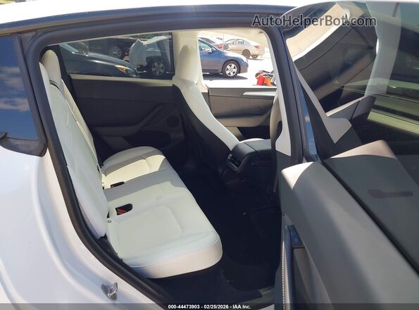 7SAYGDEE9PF685169 2023 TESLA MODEL Y White Вид наклейки з VIN-кодом