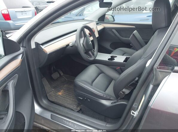7SAYGDEE9RA299951 2024 TESLA MODEL Y Gray Вид салону спереду