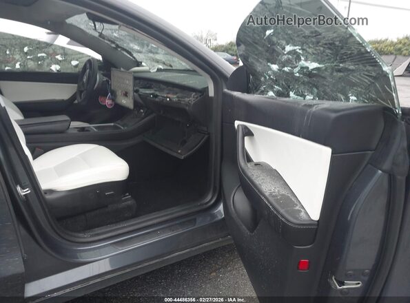 7SAYGDEF1NF442025 2022 TESLA MODEL Y Gray Vista interior delantera