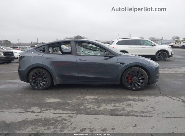 7SAYGDEF1NF442025 2022 TESLA MODEL Y Gray Vista interior trasera