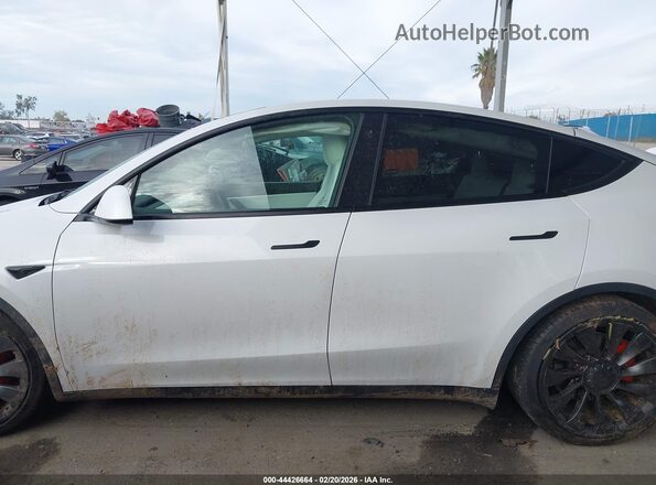 7SAYGDEF5NF410534 2022 TESLA MODEL Y White 360 interior view