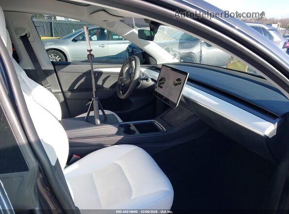 7SAYGDEF5NF531080 2022 TESLA MODEL Y Dark Blue Front interior view