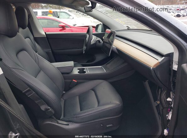 7SAYGDEF6NF465798 2022 TESLA MODEL Y Gray წინა სალონის ხედი
