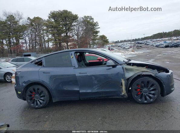 7SAYGDEF6NF465798 2022 TESLA MODEL Y Gray უკანა სალონის ხედი