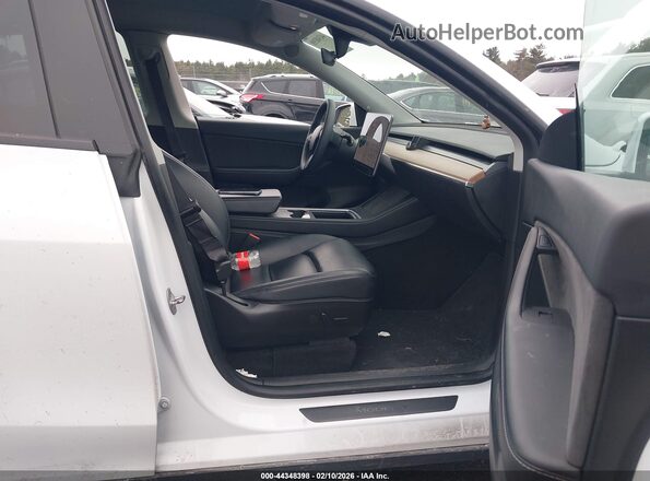 7SAYGDEF7NF308720 2022 TESLA MODEL Y White წინა სალონის ხედი