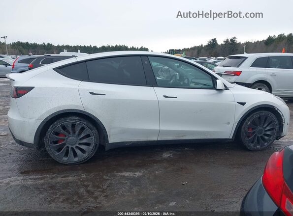 7SAYGDEF7NF308720 2022 TESLA MODEL Y White უკანა სალონის ხედი