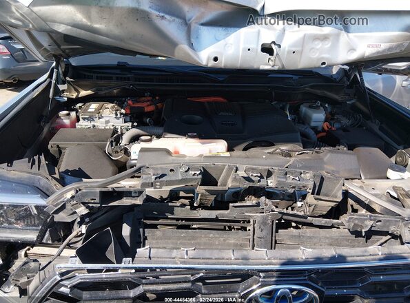 7SVAAAAA4PX002372 2023 TOYOTA SEQUOIA Silver Вид ззаду