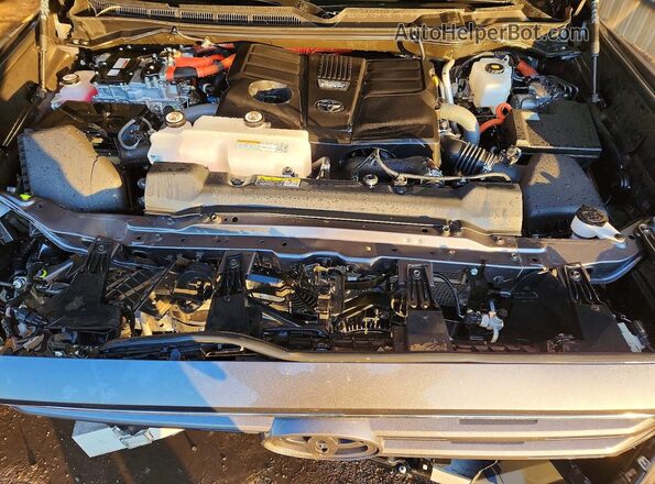 7SVAAABA2SX062528 2025 TOYOTA SEQUOIA Gray Vista del compartimento del motor