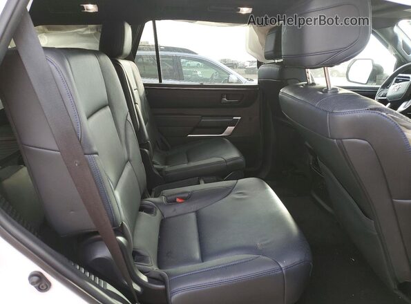 7SVAAABA5PX009913 2023 TOYOTA SEQUOIA Белый Вид задней части салона