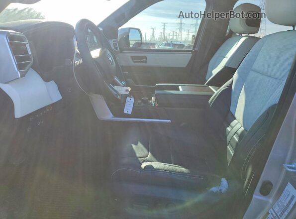 7SVAAABA5SX056089 2025 TOYOTA SEQUOIA Silver Front interior view